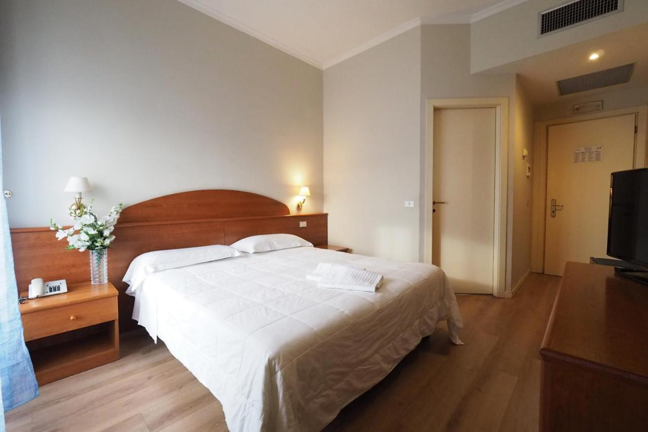 Laura Hotel 3*
