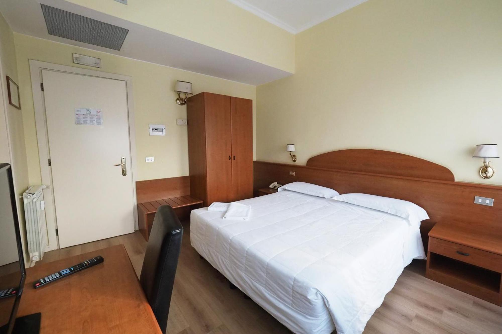 Laura Hotel